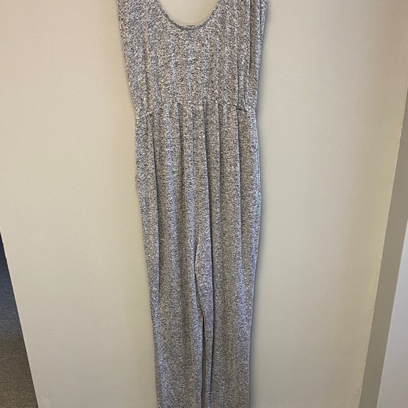 Express Grey Sleeveless Surplice Jumpsuit (M) - Picture 7 of 7